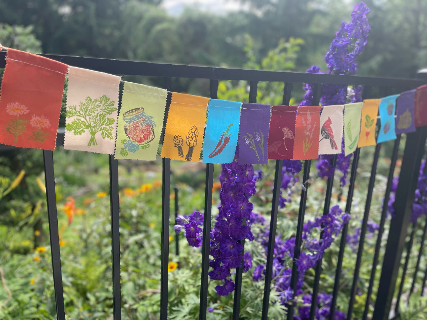 Garden Flags Garland