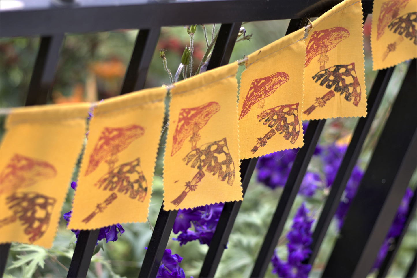 Garden Flags Garland